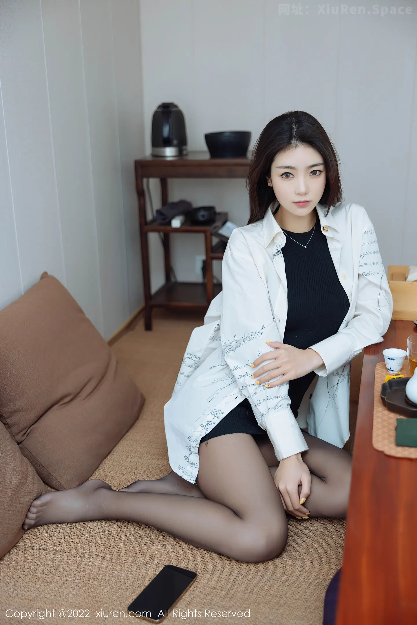 图片[5]-[XiuRen秀人网]VOL.4832 模特可乐Vicky黑色收身服饰配超薄黑丝裤袜秀完美身材诱惑写真45P-秀人网官方网站